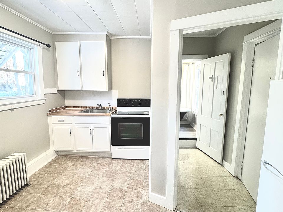 1st image of 34 Bennett Ave APT 1