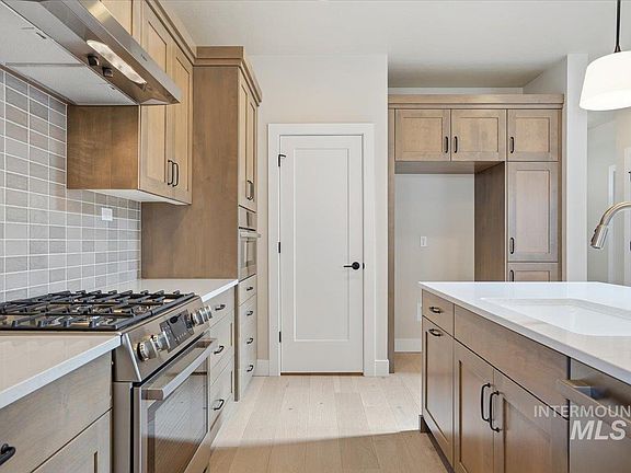 7th image of this home
