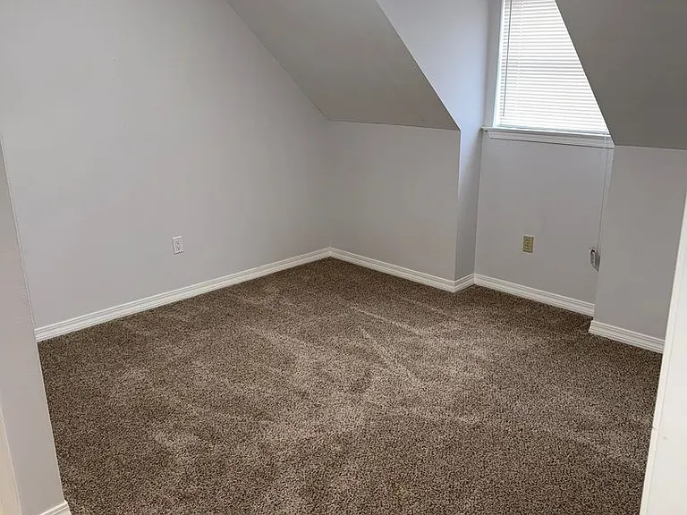3 Hollycrest Blvd — Photo 15