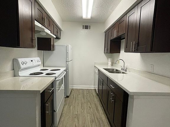 3rd image of 11900 Barwood Bend Dr #147