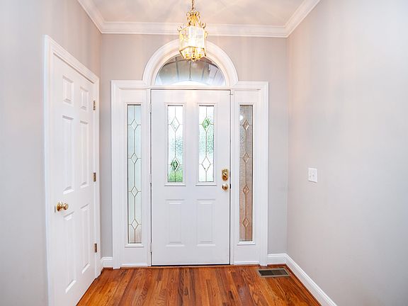 3rd image of 11 Churchfield Ct