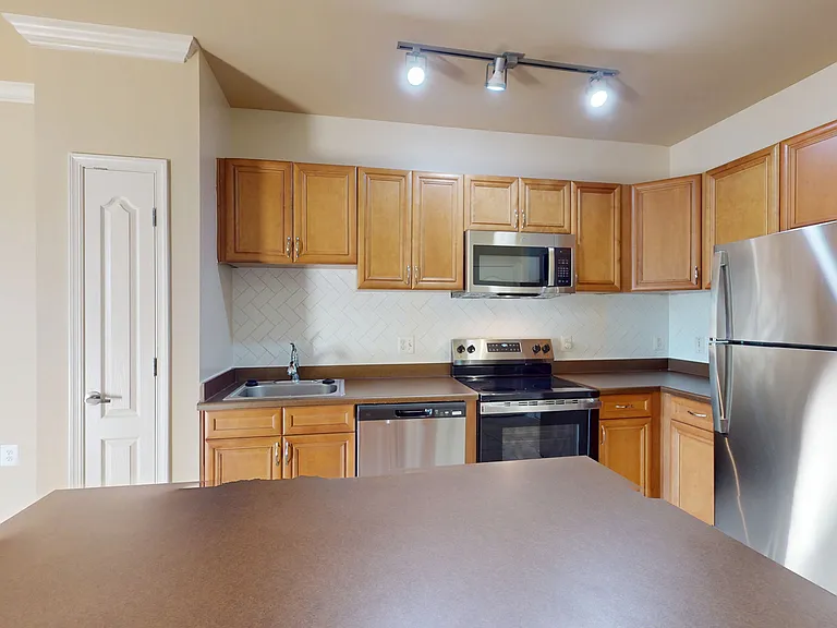 Signal Hill Apartment Homes — Photo 77