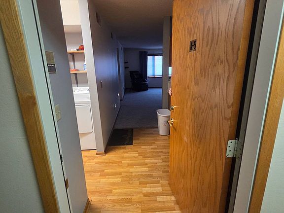 5th image of 809 Maplehill Dr #5
