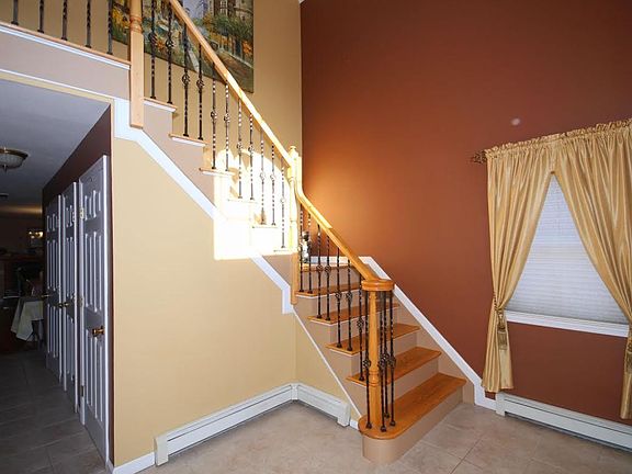 4th image of 39 Dell Ct