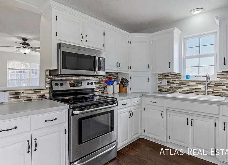 4401 NW Pennington Ln — Photo 2