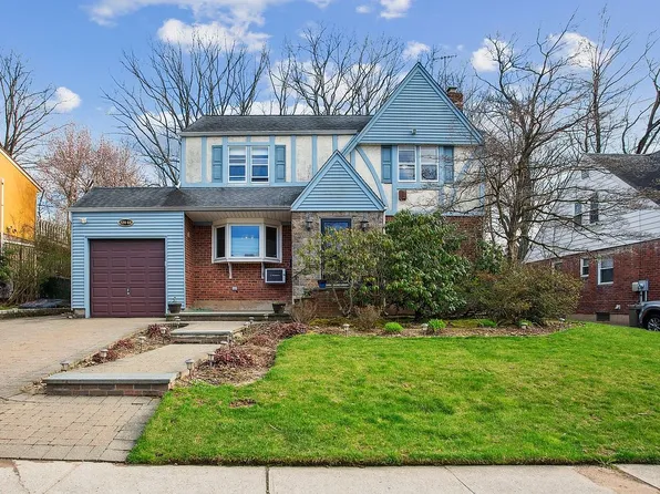 220-66 77th Ave, Oakland Gardens, NY 11364