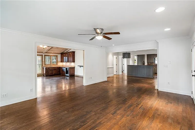 3 bed, 3.0 bath, 2330 sqft, $3,400 — Photo 4