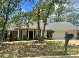 726 Hawthorn Green Dr, Ridgeland, MS 39157