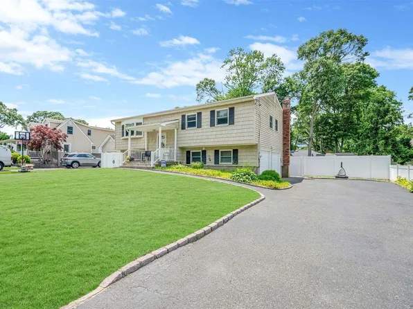 70 Balaton Avenue, Ronkonkoma, NY 11779