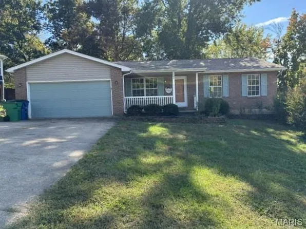 822 Sheraton Ln, Herculaneum, MO 63048
