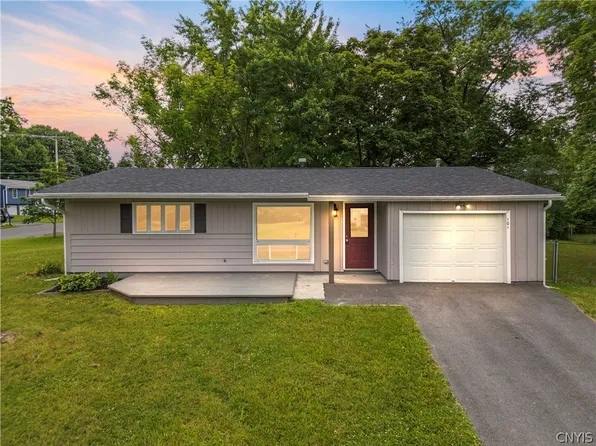 101 Christopher Dr, Baldwinsville, NY 13027