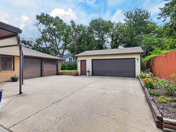 4th image of 744 S Fabrique Dr