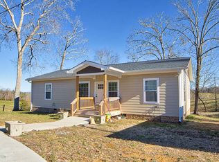 52 Scratch Ankle Rd, Trenton, GA 30752