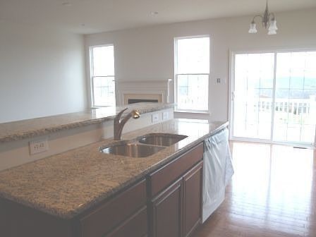 5th image of 16 Phineas Ln