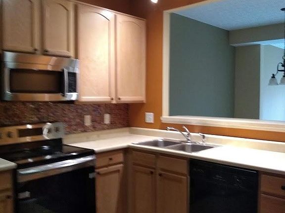 4th image of 6681 Pondfield Ln
