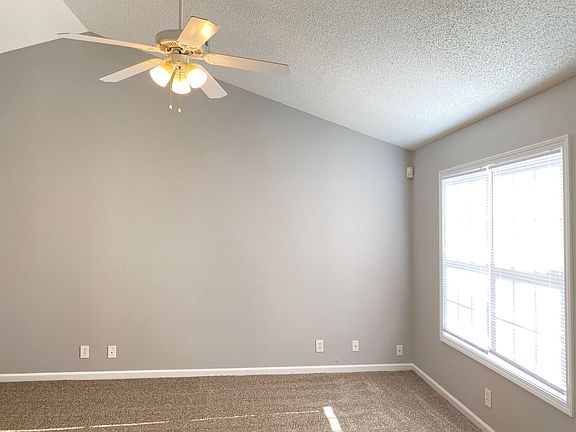 4th image of 214 Kings Deer Dr