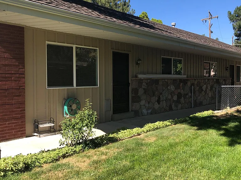 4618 S Russell St — Photo 15