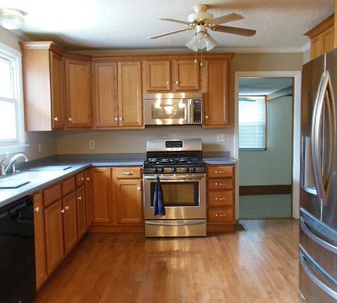 4th image of 103 Glade St