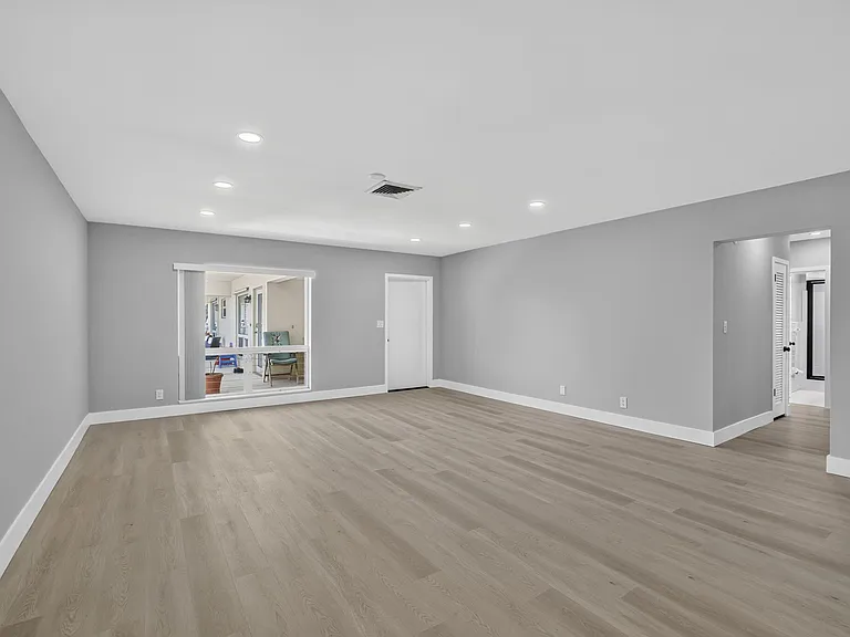 2755 NE 28th Ave #E2 — Photo 9