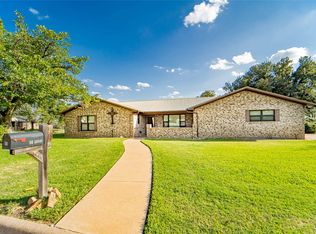101 W Yucca St, Breckenridge, TX 76424