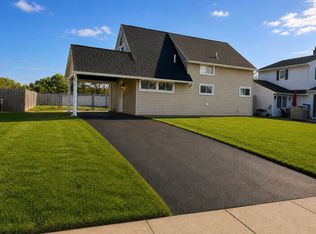 18 Nestingrock Ln, Levittown, PA 19054