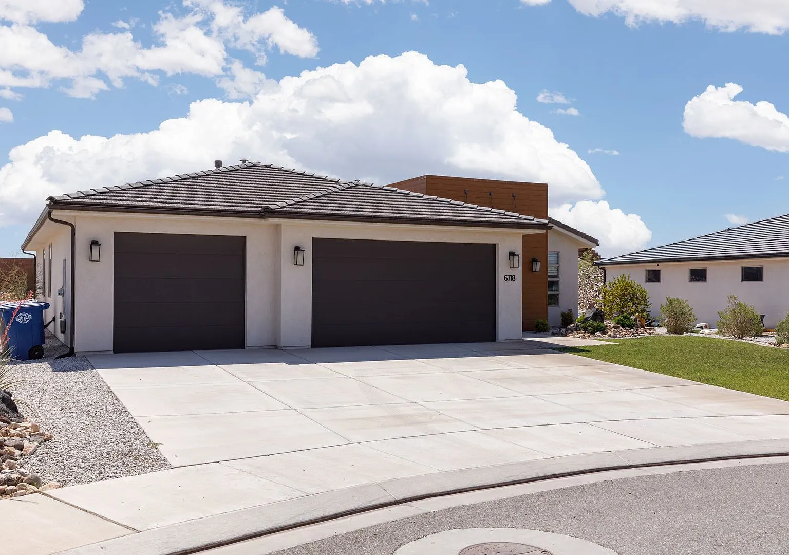 4 bedroom / 2.5 bath / Community Pool and Pickleball Court — Photo 1