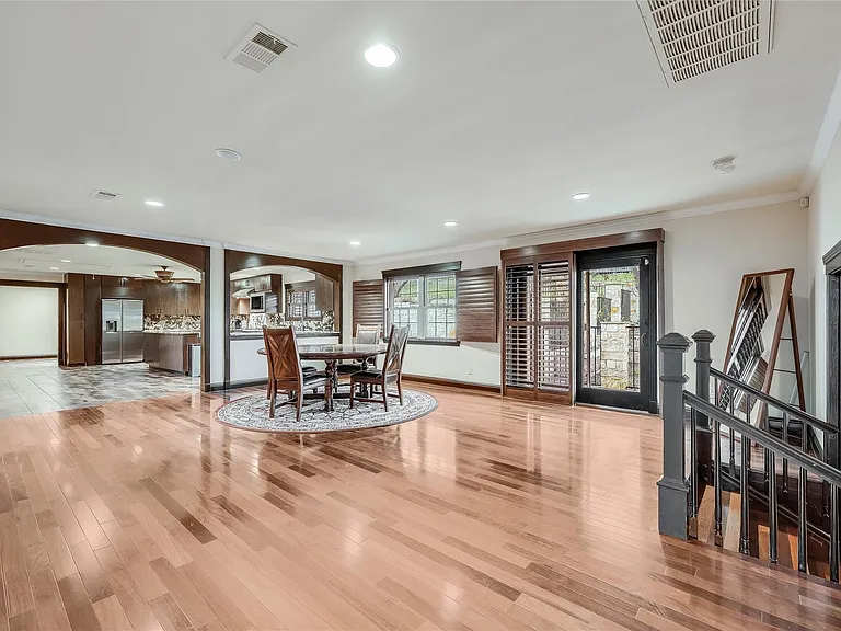 4900 Balcones Dr — Photo 19