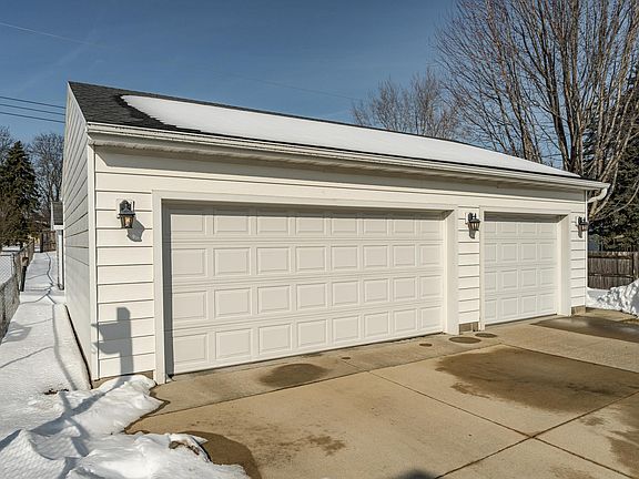 4th image of 3917 16th Ave NW