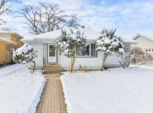 815 N Ellsworth St, Naperville, IL 60563