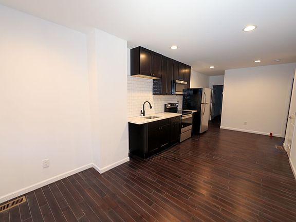 4th image of 1941 E Tioga St #1