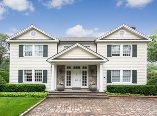 2 Pinewood Rd, Manhasset, NY 11030