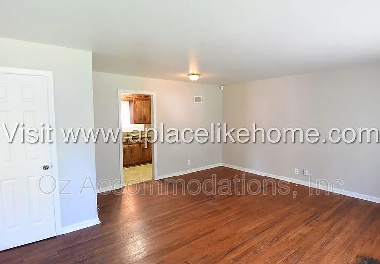 8918 E 74th St — Photo 3
