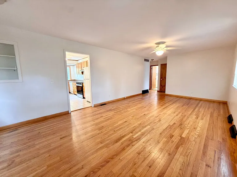 7860 Sequoia Ct — Photo 2