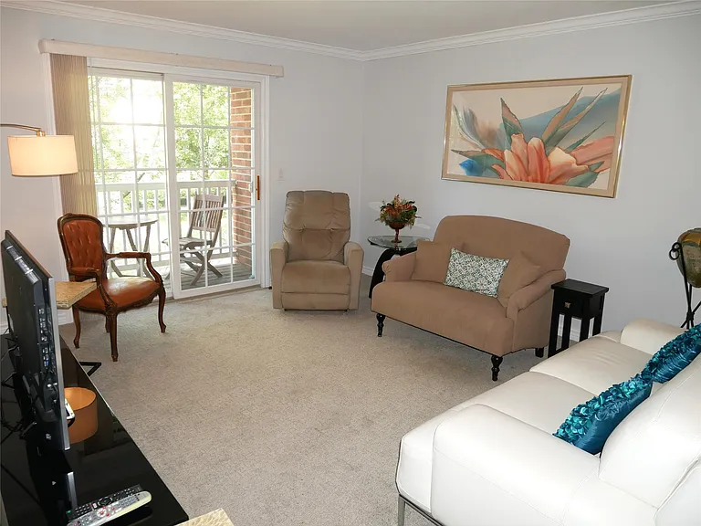 444 S Chester St #413 — Photo 12