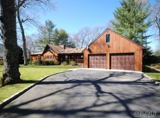 397 Sunset Ln, Smithtown, NY 11787