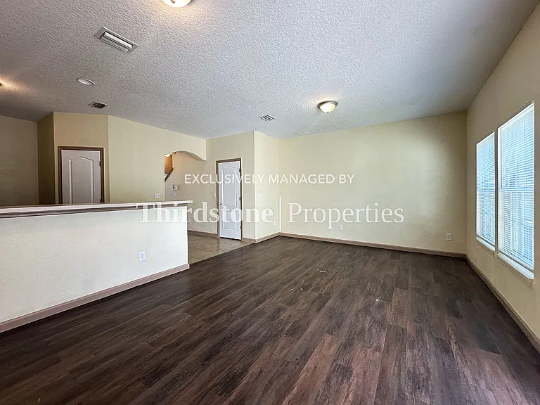 1660 Biscayne Bay Cir — Photo 3