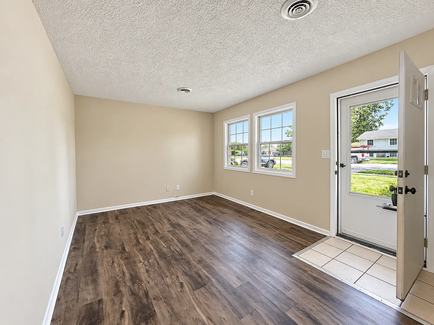 2 bed, 650 sqft, $1,350 — Photo 3