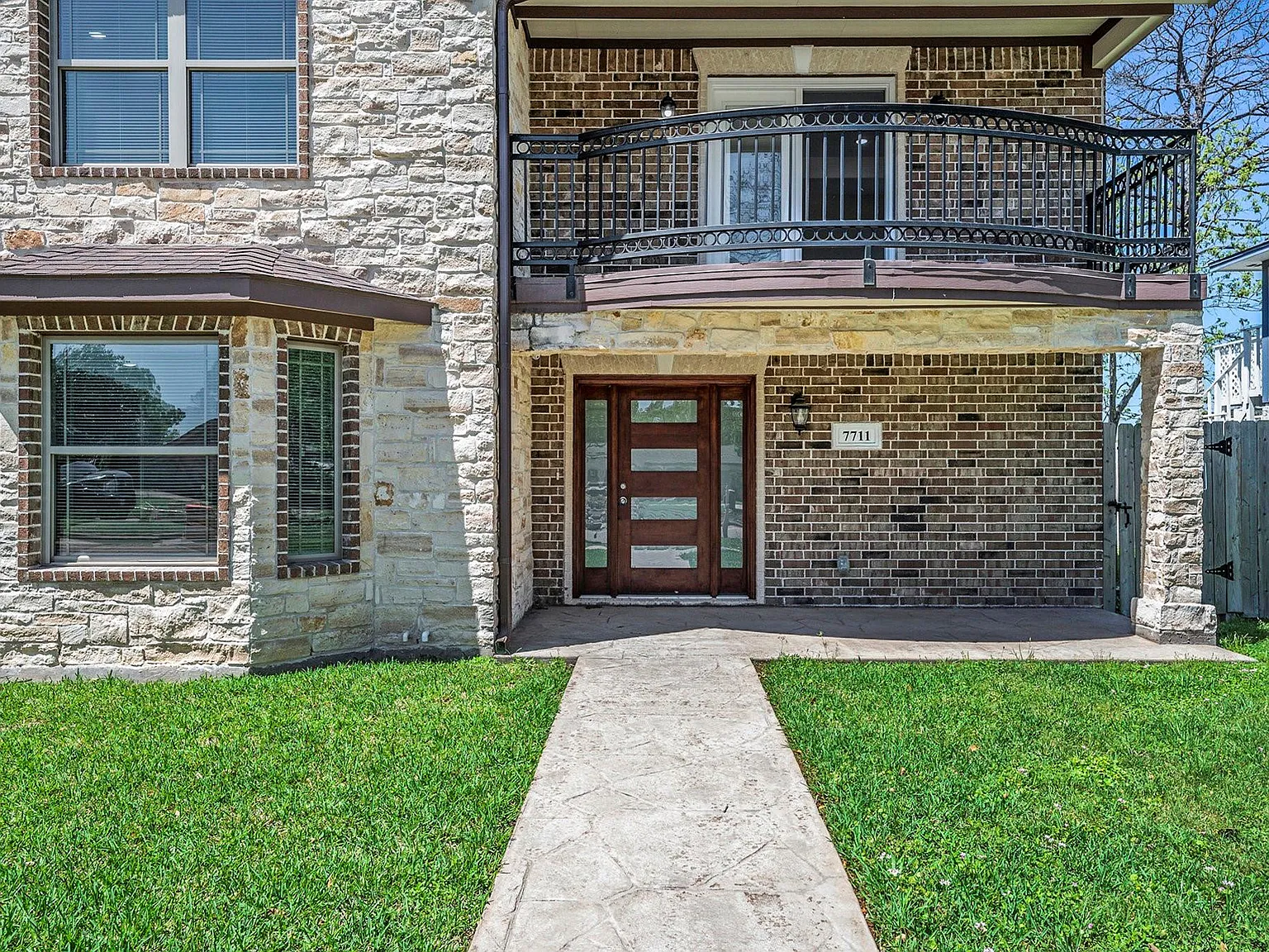 4 bed, 3.5 bath, 2750 sqft, $2,650 — Photo 3