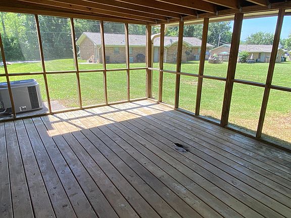 4th image of 3009 Greenwood Dr NW