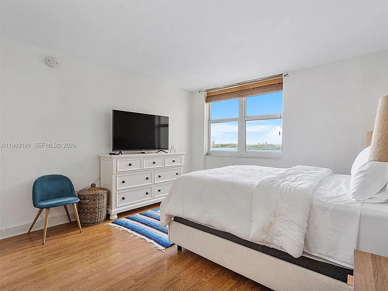 10350 W Bay Harbor Dr #4V — Photo 11