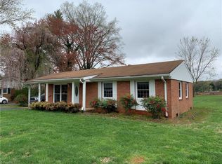 118 Forest Oaks Dr, Dobson, NC 27017