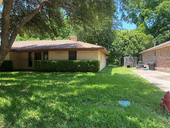2nd image of 320 Hidden Valley Dr