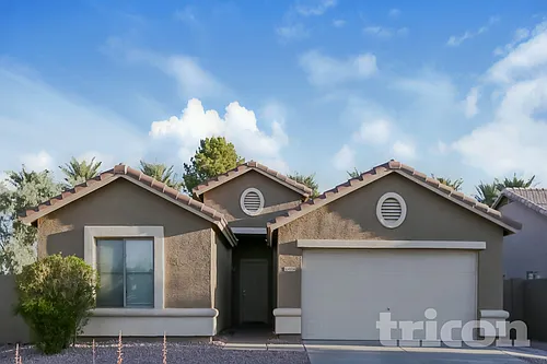 43714 W Cale Dr Photo 1