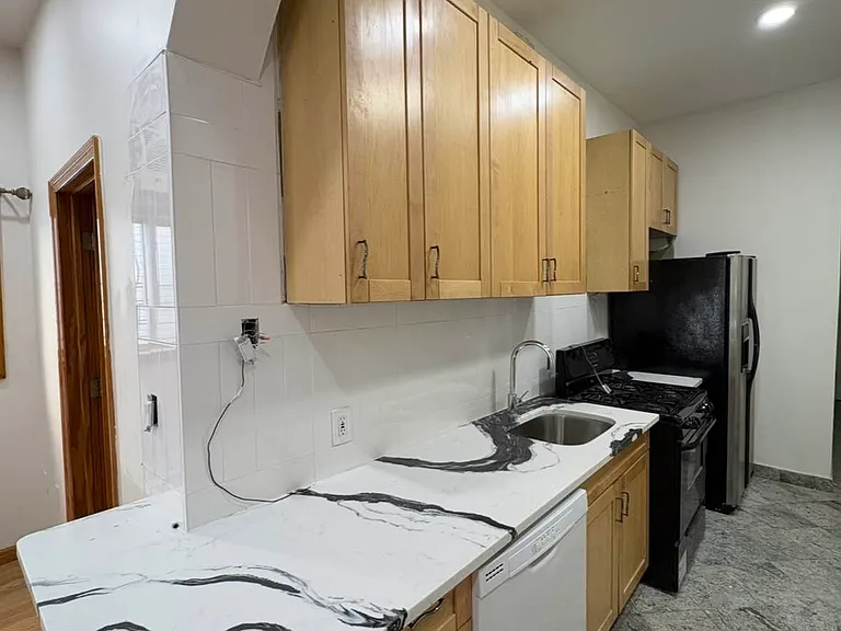 138 Frost St #1 — Photo 2