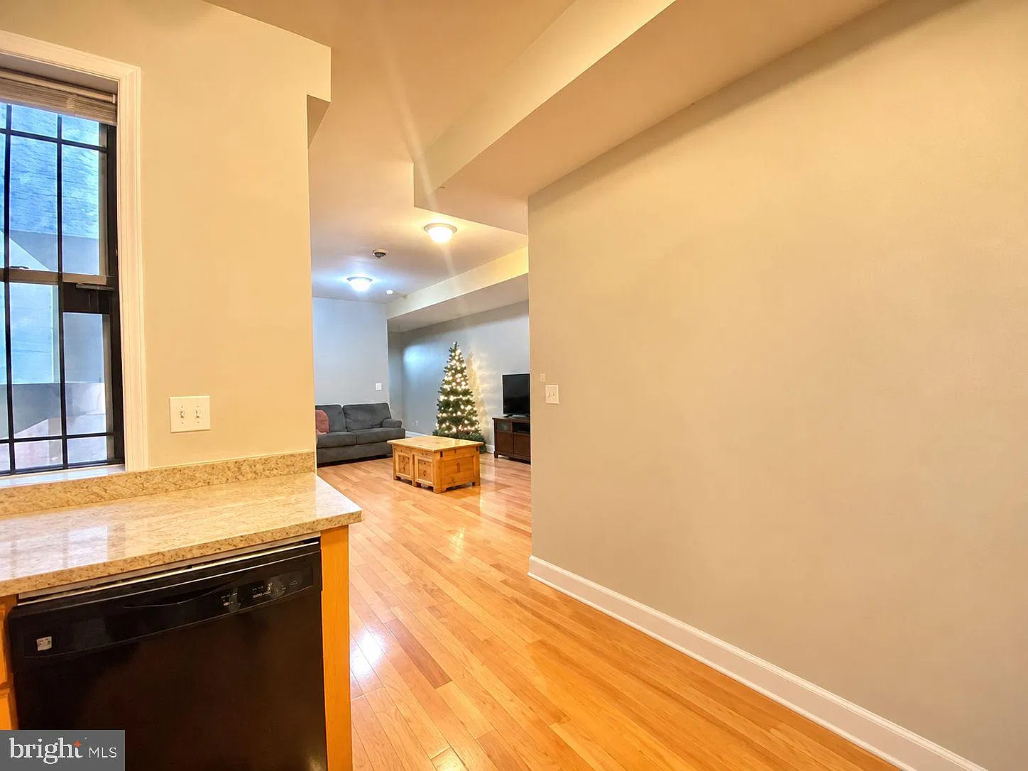 3 bed, 3.0 bath, 1200 sqft, $2,175 — Photo 4