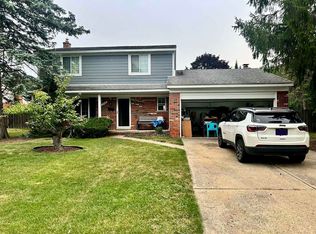 4045 Ramblewood Dr, Troy, MI 48085