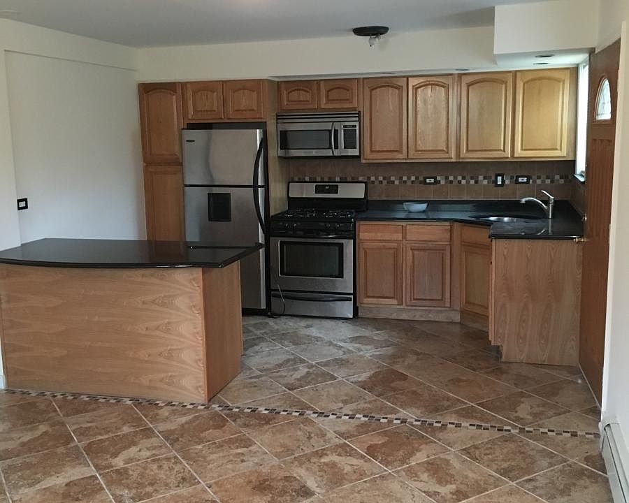 1st image of 484 Pennyfield Ave #1
