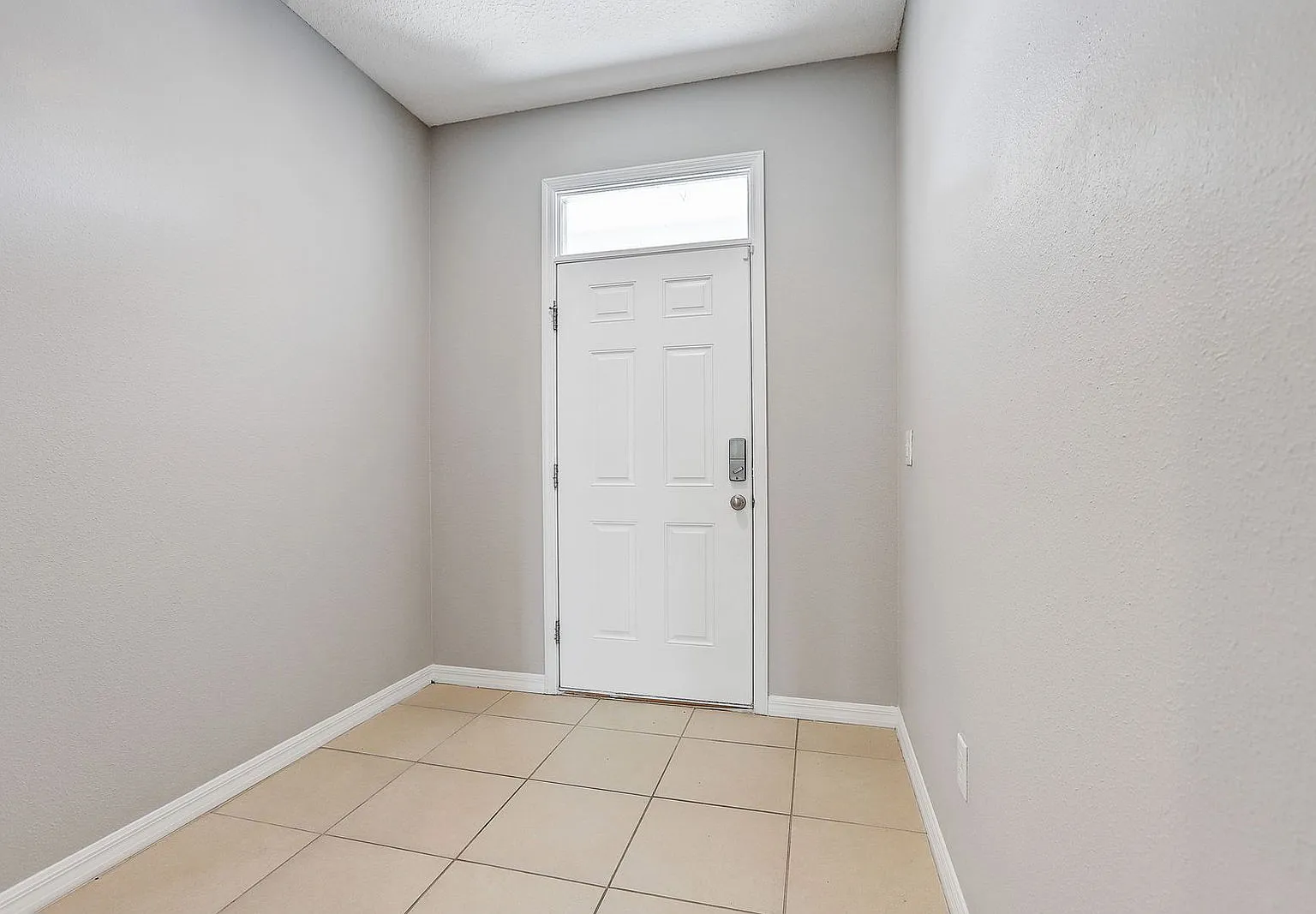 3 bed, 2.5 bath, 1673 sqft, $2,200 — Photo 4