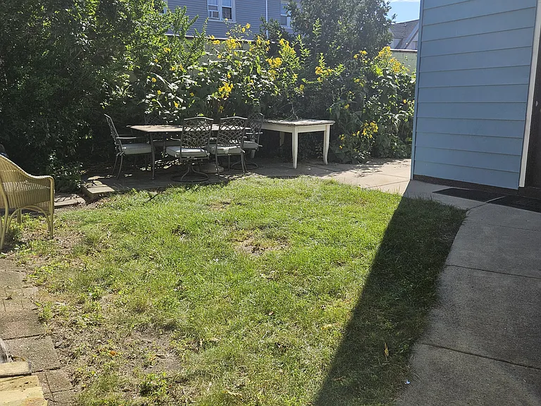1668 N Van Buren St — Photo 22