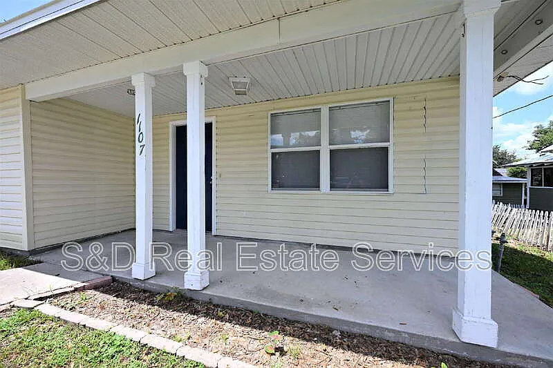 3 bed, 2.0 bath, 1200 sqft, $1,760 — Photo 2